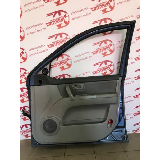 Двері передні праві комплектні Kia Sorento 2002-2006 760043E100